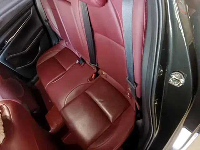 Mazda Axela — Фото автомобиля 16