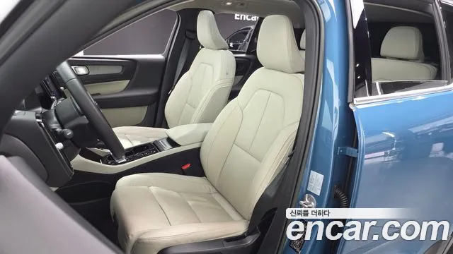 Вольво XC40 B4 Ultimate Bright — Фото автомобиля 14