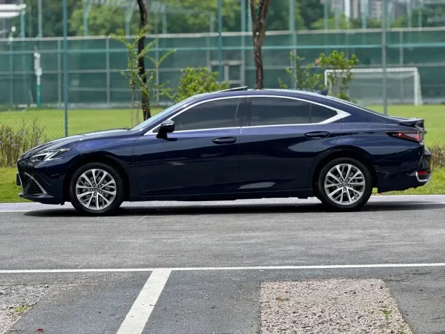 Lexus ES — Фото автомобиля 3