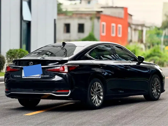 Lexus ES — Фото автомобиля 11