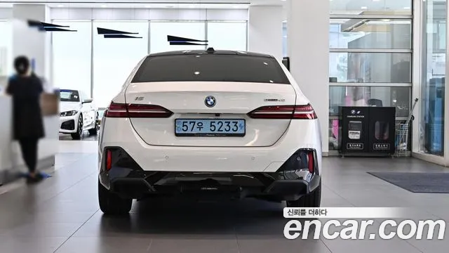 BMW i5 G60 — Фото автомобиля 4