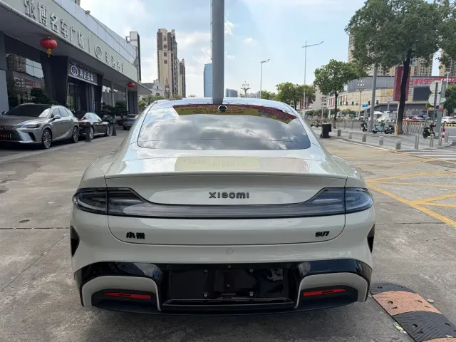 Xiaomi SU7 — Фото автомобиля 14