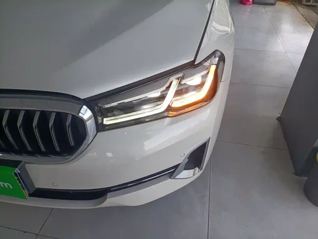 BMW 5 Series — Фото автомобиля 2