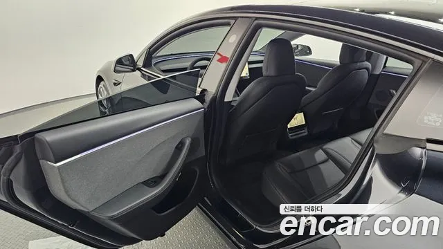 Tesla Model 3 — Фото автомобиля 12