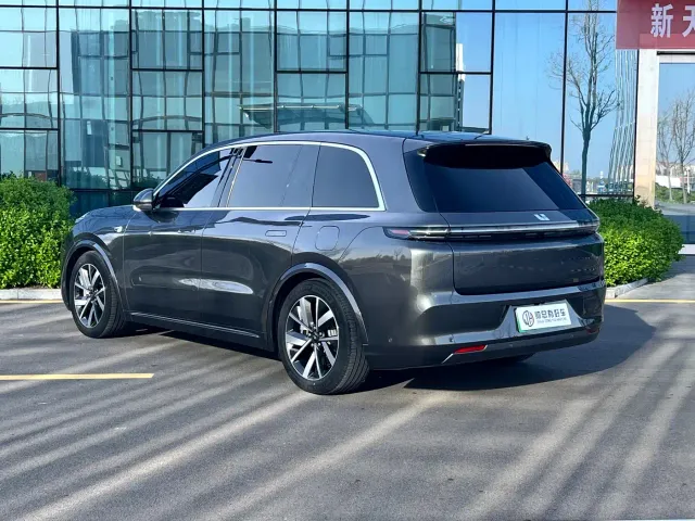 Li Auto L8 — Фото автомобиля 5