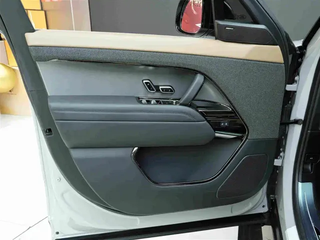 Land Rover Range Rover Sport — Фото автомобиля 14