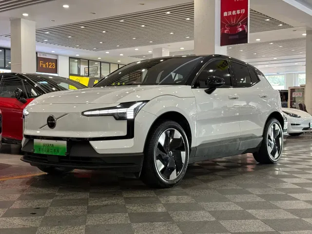 Фотография автомобиля — Volvo EX30