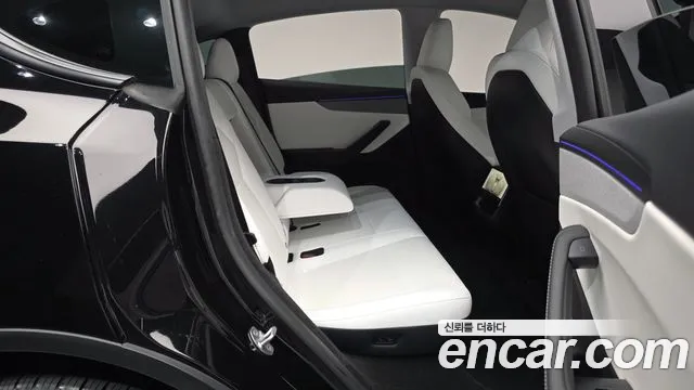 Tesla Model Y — Фото автомобиля 10