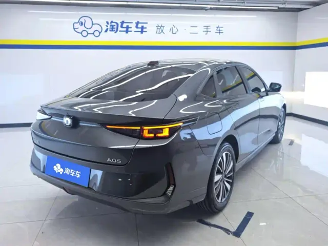 Changan Qiyuan A05 — Фото автомобиля 3