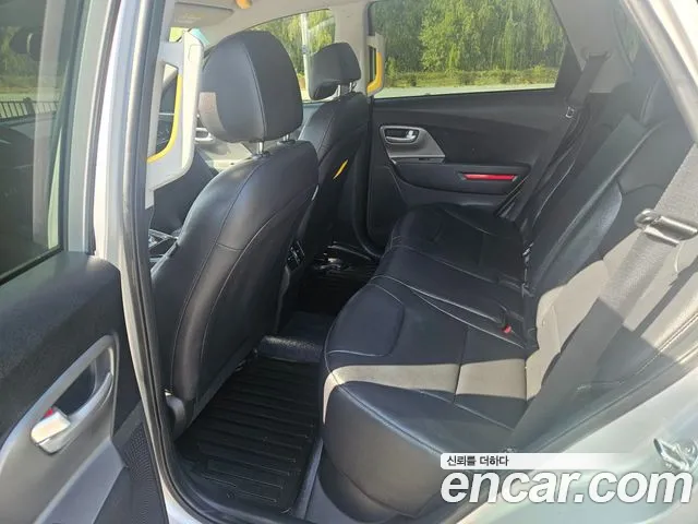 Kia Niro — Фото автомобиля 15