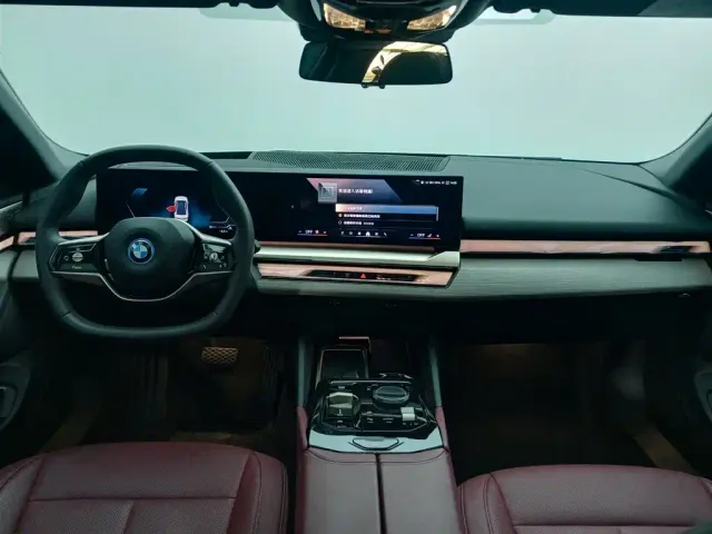 BMW i5 — Фото автомобиля 7
