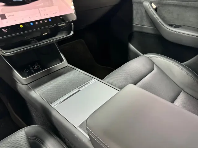 Tesla Model Y — Фото автомобиля 9