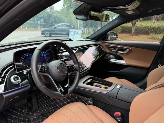 Mercedes-Benz E-Class — Фото автомобиля 4
