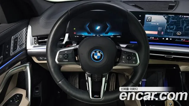 BMW iX2 — Фото автомобиля 11