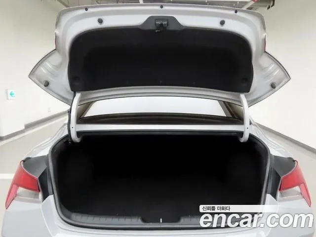 Hyundai Avante CN7 — Фото автомобиля 5