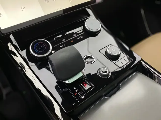 Land Rover Range Rover Sport — Фото автомобиля 23