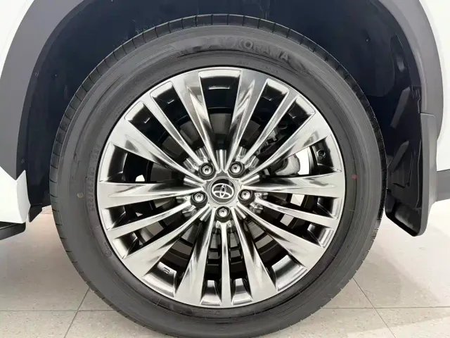 Toyota Highlander — Фото автомобиля 17