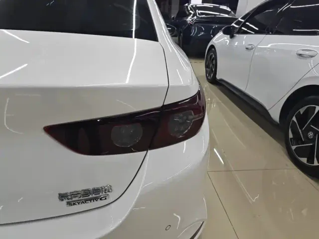 Mazda Axela — Фото автомобиля 7