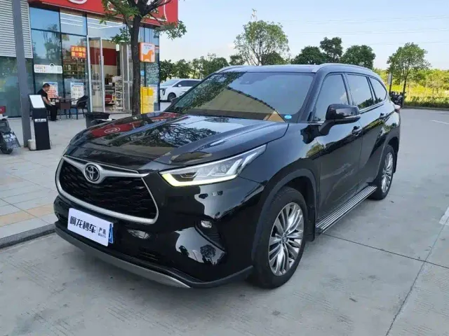 Фотография автомобиля — Toyota Highlander