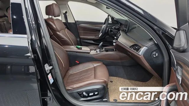 BMW 5 Series G30 — Фото автомобиля 16