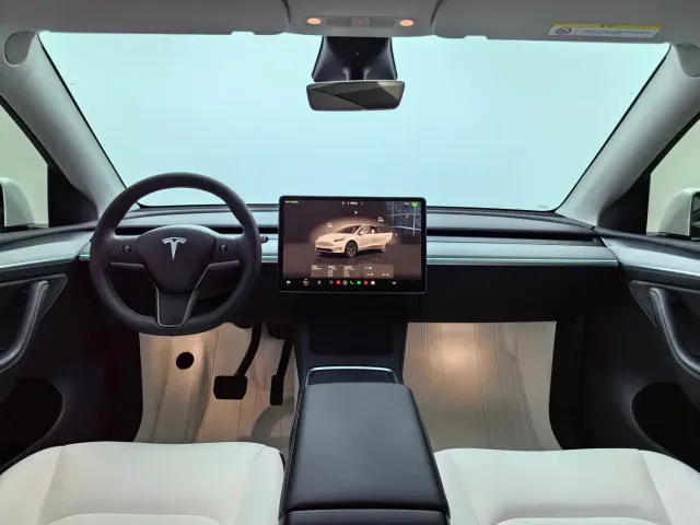 Tesla Model Y — Фото автомобиля 25