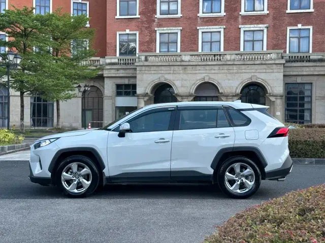 Toyota RAV4 — Фото автомобиля 16