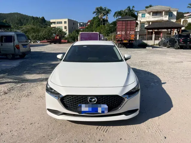Mazda Axela — Фото автомобиля 2