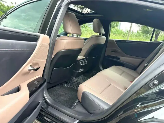 Lexus ES — Фото автомобиля 8