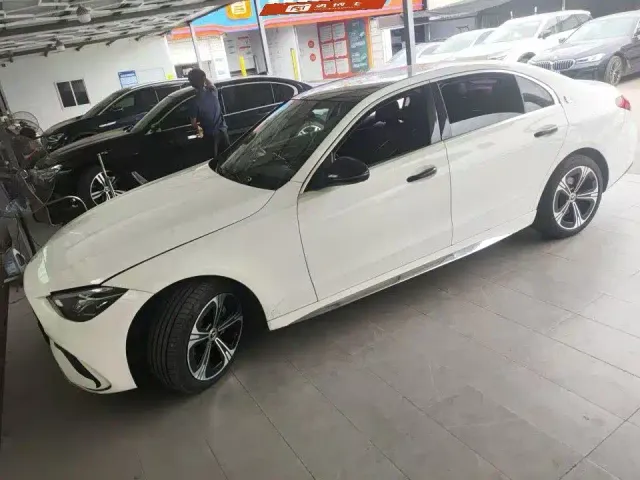 Фотография автомобиля — Mercedes-Benz C-Class
