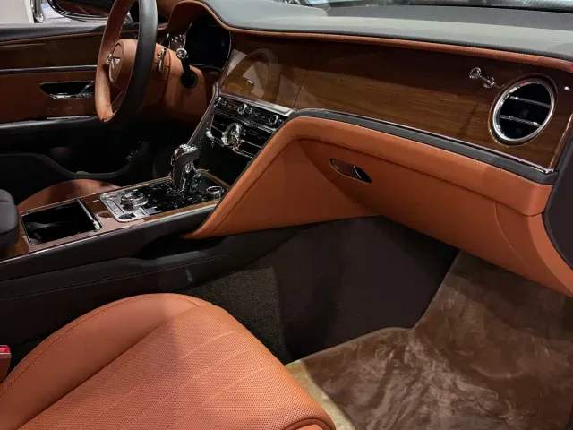 Bentley Flying Spur 2021 4.0T V8 Standard Version — Фото автомобиля 13