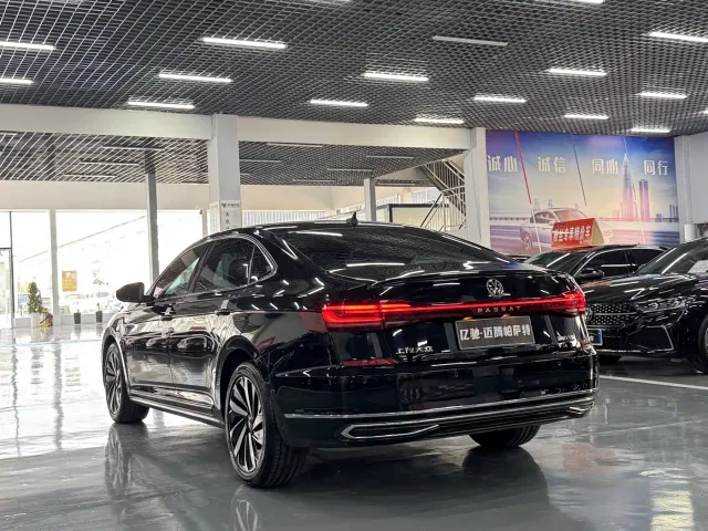 Volkswagen Passat — Фото автомобиля 7