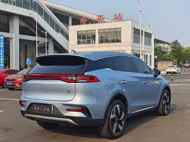 BYD Tang — Фото автомобиля 9