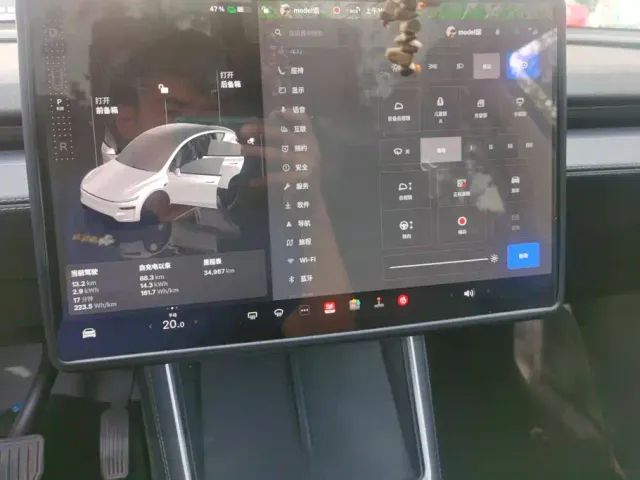Tesla Model Y — Фото автомобиля 14