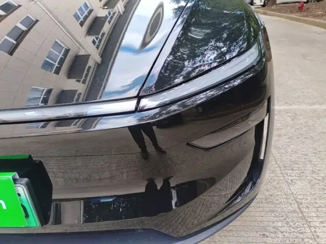 Tesla Model Y L — Фото автомобиля 23