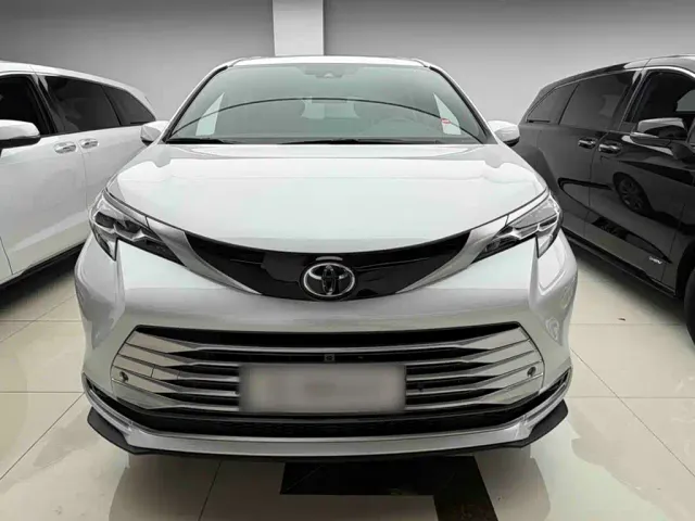 Toyota Sienna — Фото автомобиля 8
