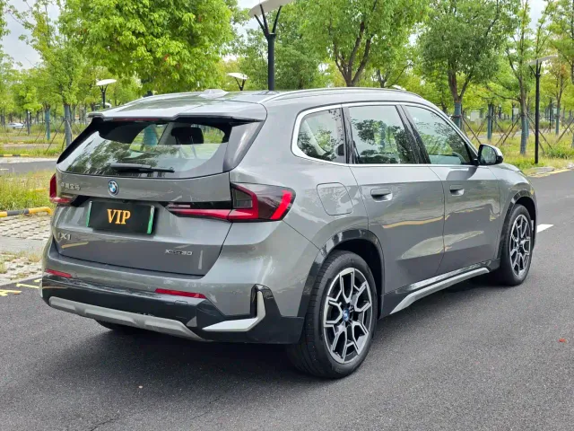 BMW iX1 — Фото автомобиля 4