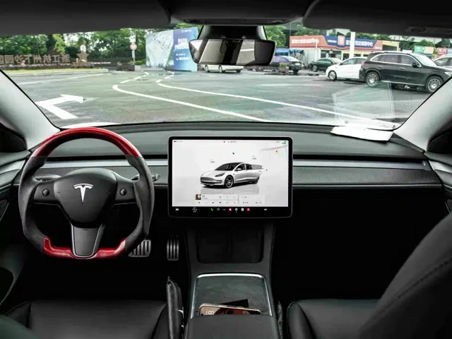 Tesla Model 3 — Фото автомобиля 18