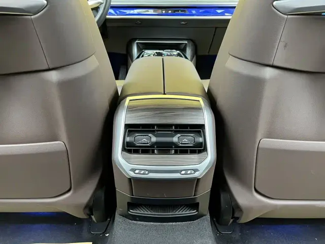 BMW 7 Series — Фото автомобиля 27