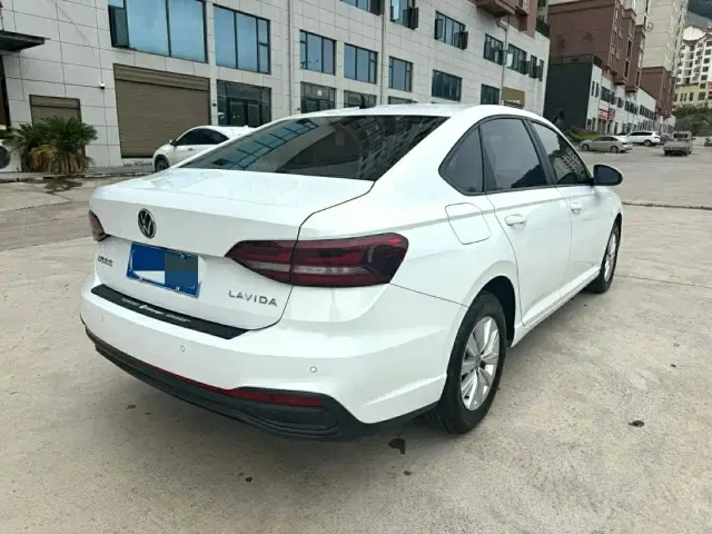 Volkswagen Lavida — Фото автомобиля 3