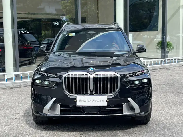 BMW X7 — Фото автомобиля 3