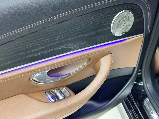 Mercedes-Benz E-Class — Фото автомобиля 12