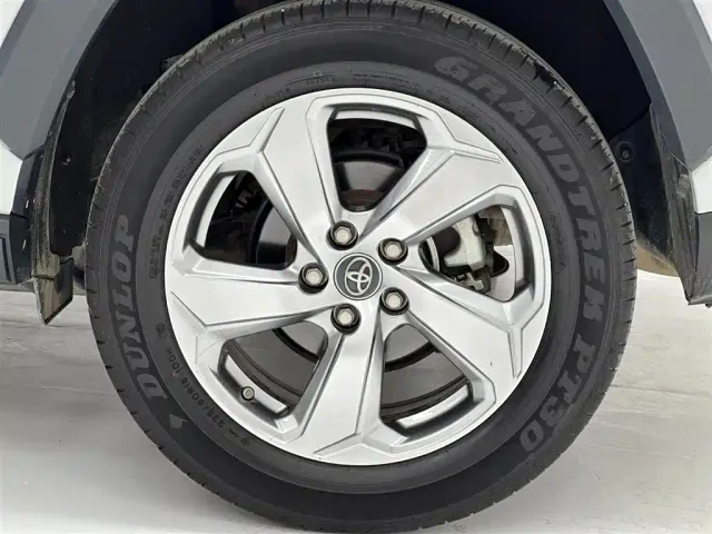 Toyota RAV4 — Фото автомобиля 8