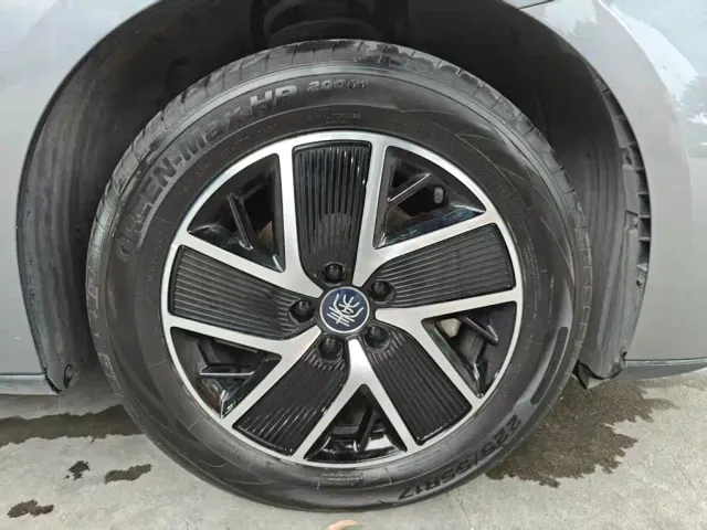 BYD Qin L — Фото автомобиля 20