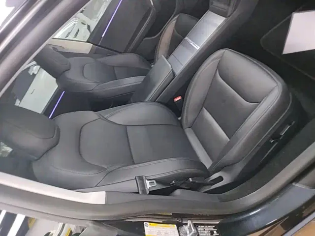 Tesla Model 3 — Фото автомобиля 24
