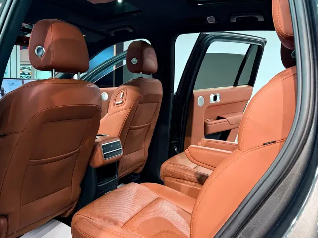 Li Auto L8 — Фото автомобиля 10