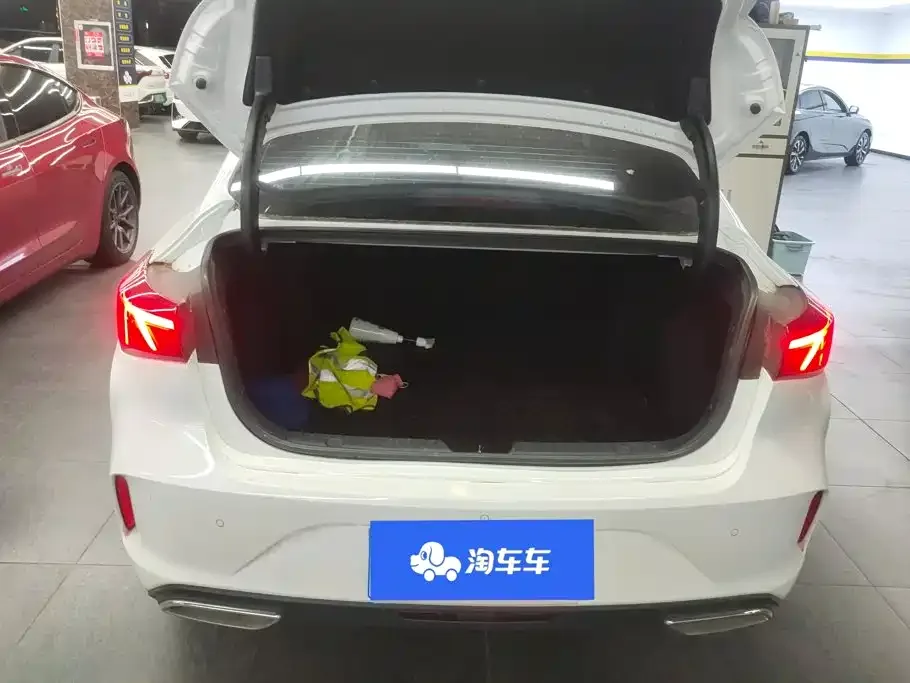 Changan Eado 2022 PLUS Blue Whale NE 1.4T GDI DCT Premium Edition — Фото автомобиля 4
