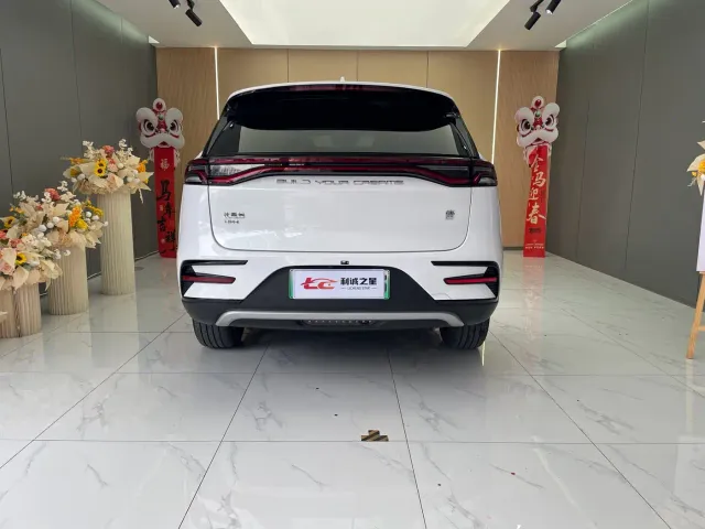 BYD Tang — Фото автомобиля 5
