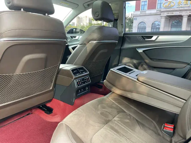 Audi A7L — Фото автомобиля 11
