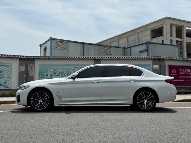 BMW BMW 5 Series 2023 530Li Leading M Sport Package — Фото автомобиля 3
