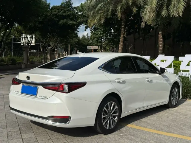 Lexus ES — Фото автомобиля 6